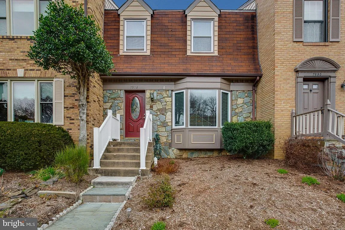 3 bed, 3.5 bath, 2334 sqft, $3,750 — Photo 2