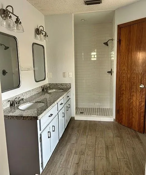 101 E Wisteria Ave — Photo 11