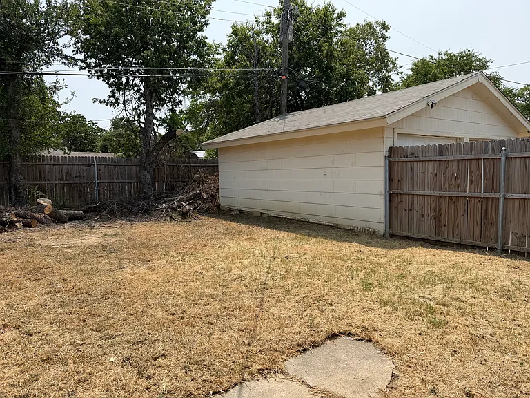 2511 Normont Cir — Photo 19