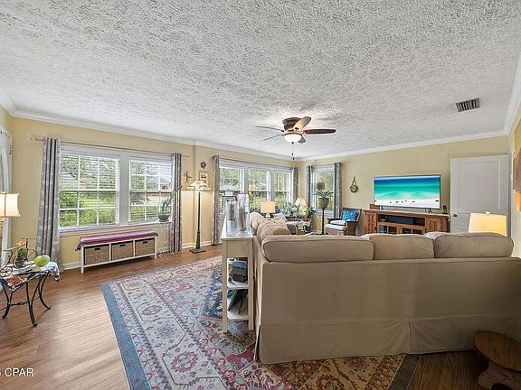 3rd image of 321 S Bonita Ave