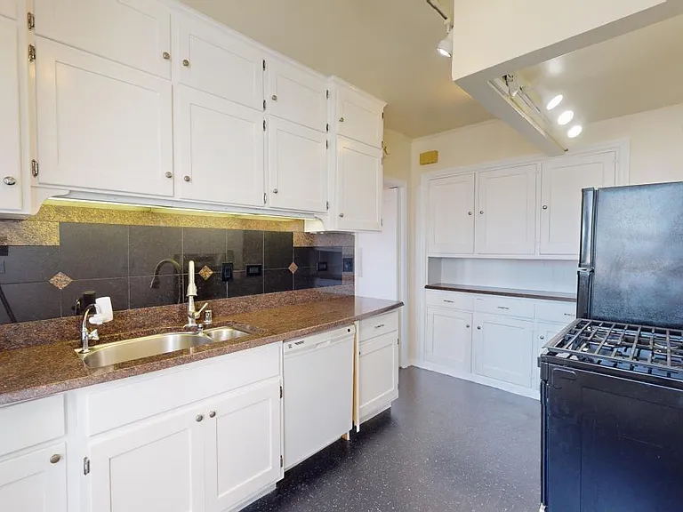 40 Loyola Ter — Photo 17