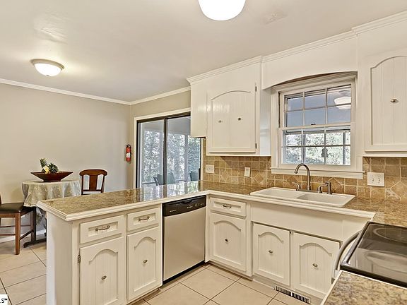 2nd image of 100 Westover Pl