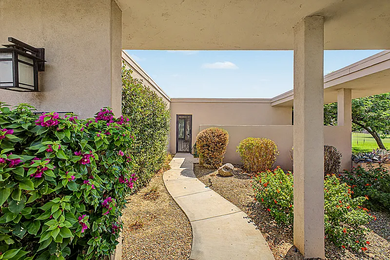 3 bed, 3.0 bath, 2382 sqft, $5,800 — Photo 2