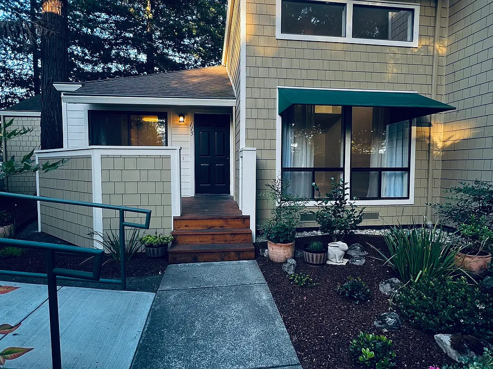Russell Ave