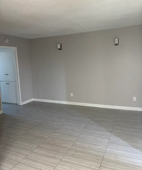 614 N Wilcox Ave #25 — Photo 5