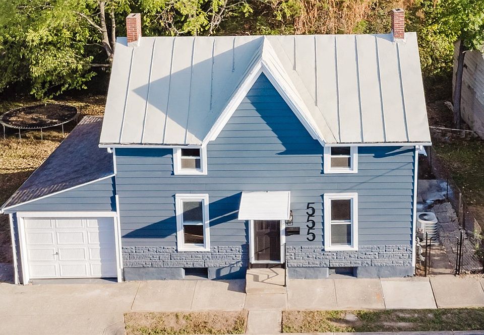 1st image of 555 E Sycamore St