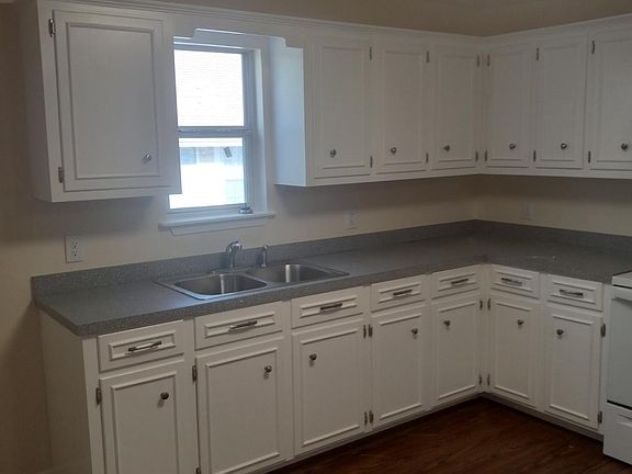 2nd image of 314 E Avenue B