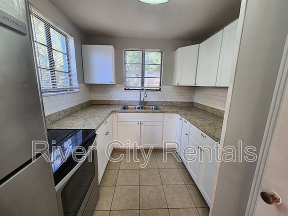 3rd image of 2729 Oak St #2731
