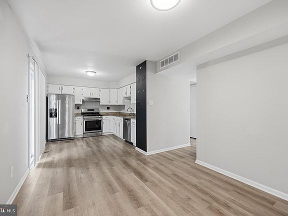 4th image of 14 S Ascot Ct