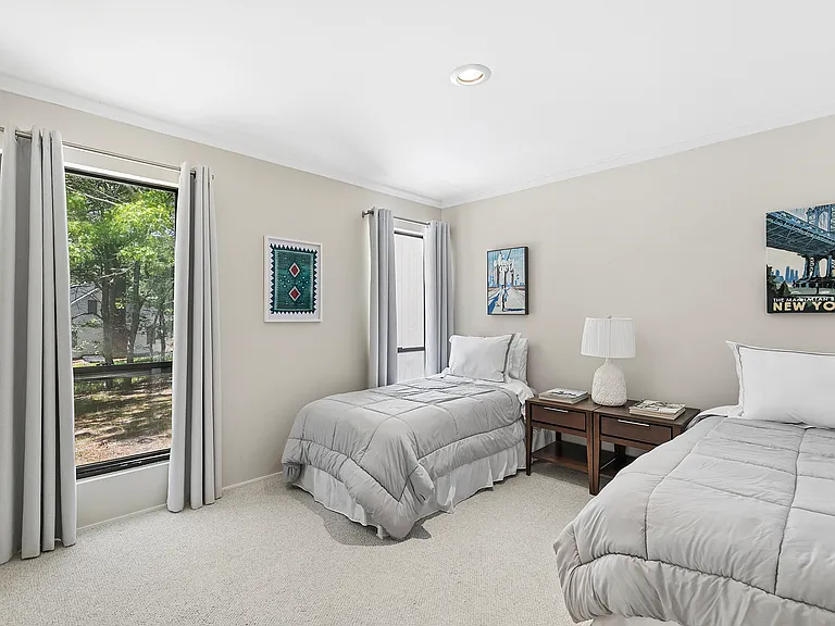 33 S Breeze Dr — Photo 12