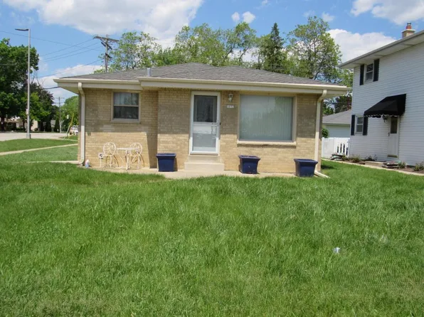 5032 West Layton AVENUE, Greenfield, WI 53220