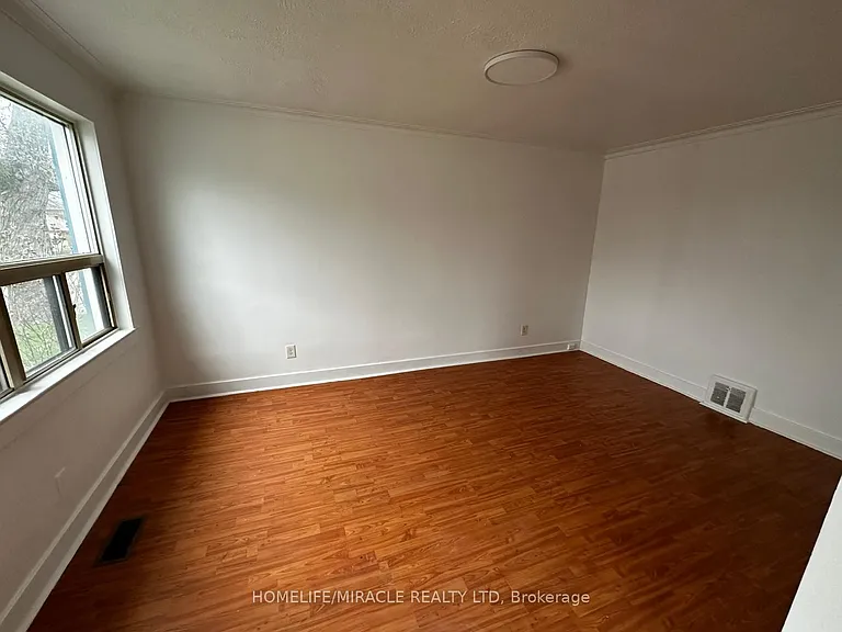 33 Jeavons Ave #ENTIRE HOUSE — Photo 3