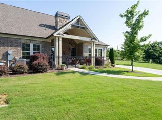 40 Cedarcrest Village Ct, Acworth, GA 30101