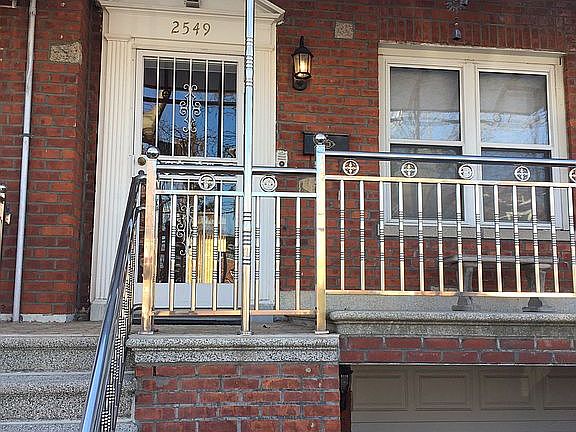 3rd image of 2549 Lurting Ave