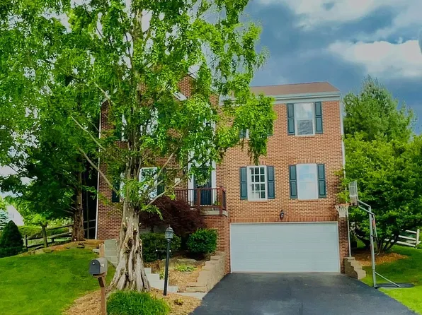 906 Whitewater Dr, Mars, PA 16046