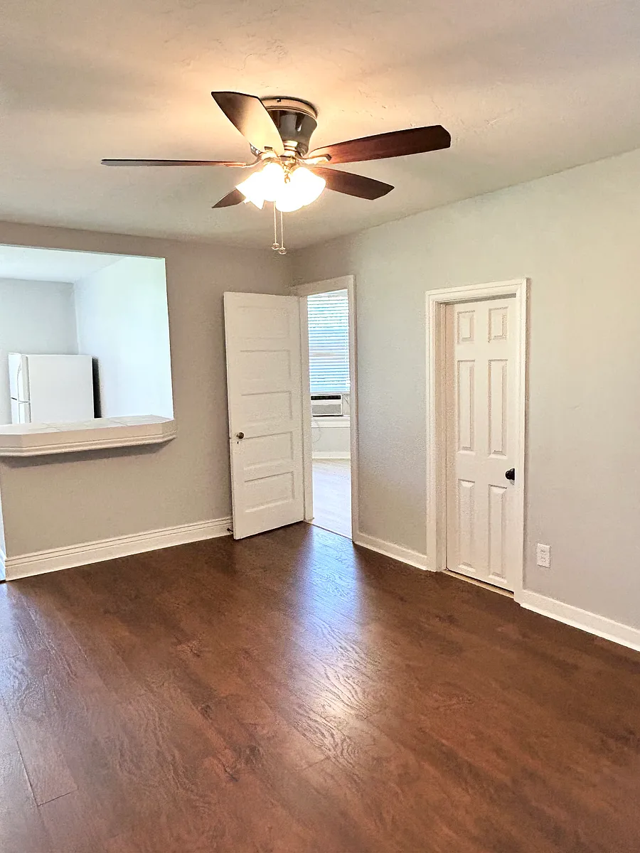 Building Photo - 124 B St #3
