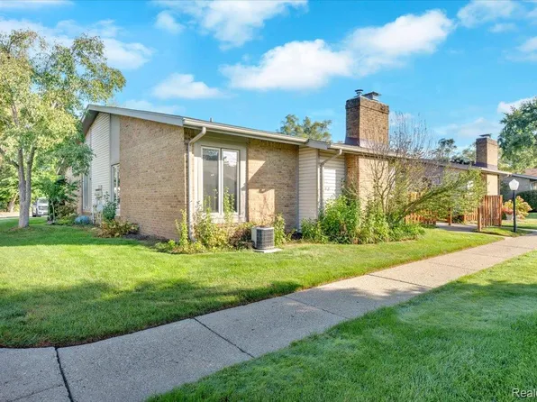 111 Willow Way, Waterford, MI 48328