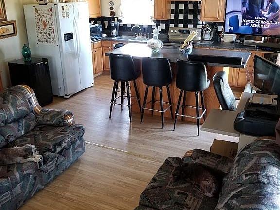 4th image of 1524 Quarles Ave
