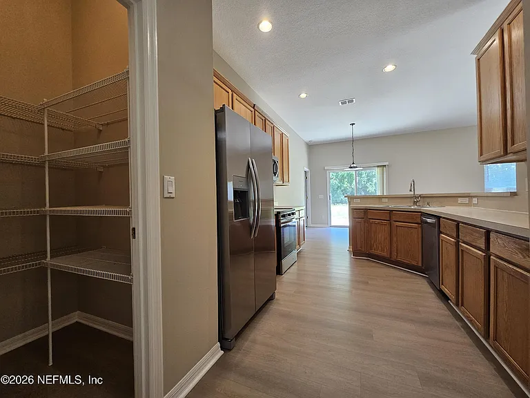 1616 Austin Ln — Photo 10