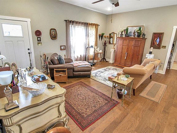 5th image of 812 Olde Gap Ct