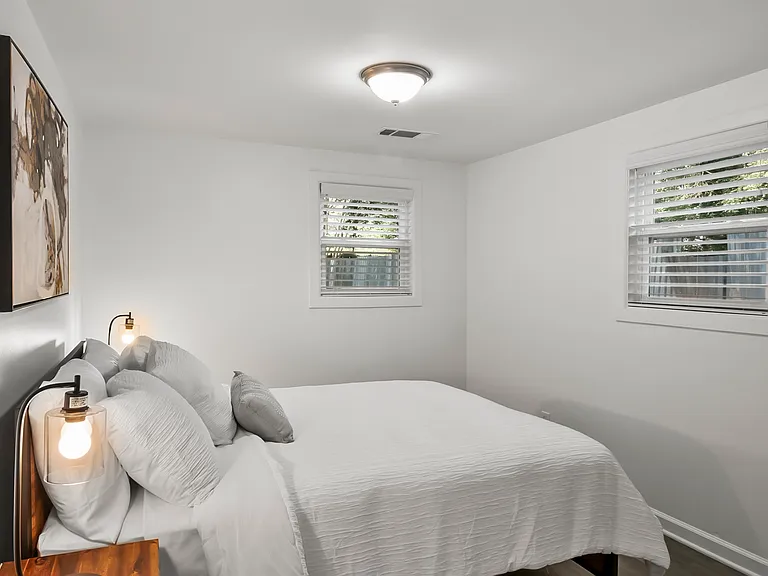 1135 Hillcrest Dr SE — Photo 3