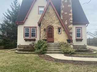 728 Milwaukee St, Lake Geneva, WI 53147
