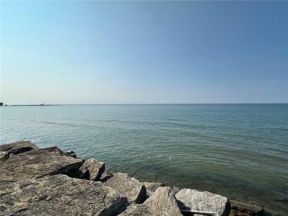 5th image of 3176 Lakeshore Rd