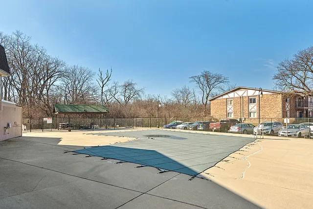 9S120 Lake Dr #201 — Photo 13