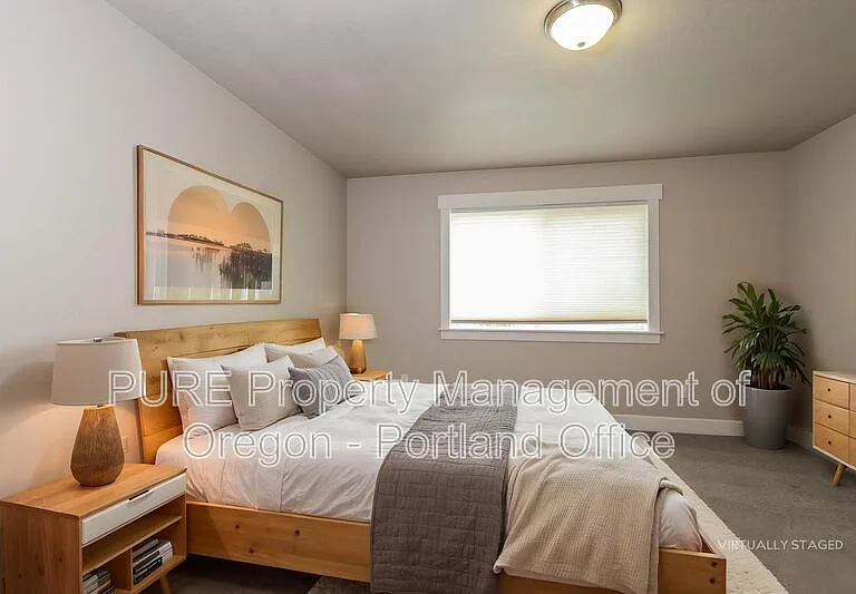 215 NE Regan Hill Loop — Photo 2
