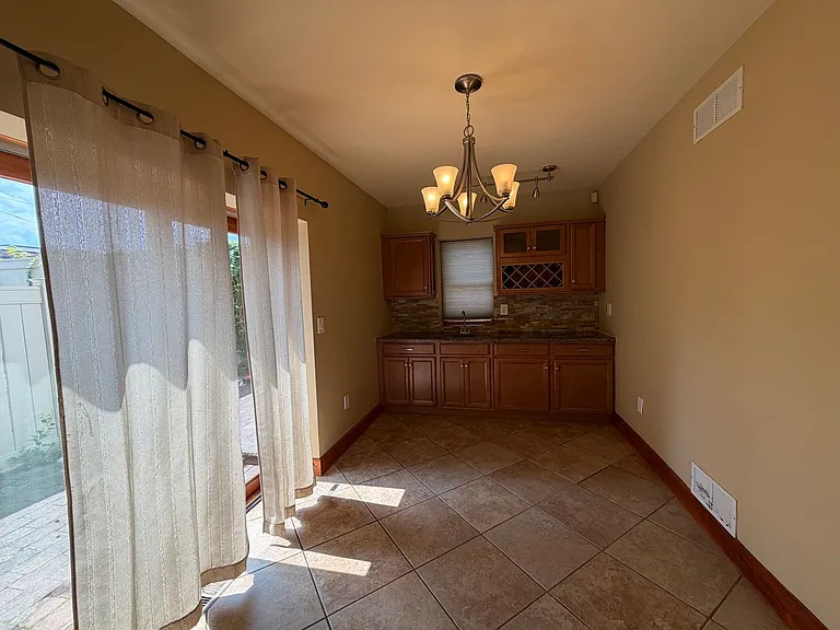 214 Grape St — Photo 7