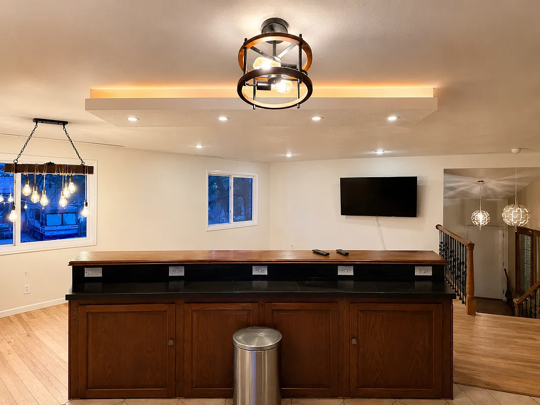 4 bed, 2.0 bath, 2400 sqft, $2,950 — Photo 4
