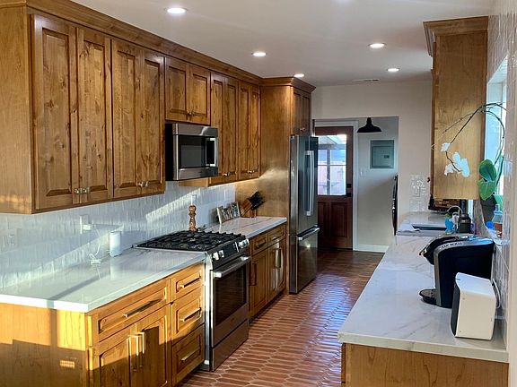 4th image of 833 Lemon Grove Ave