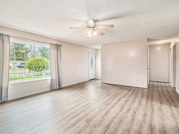 4th image of 601 Dogwood Dr