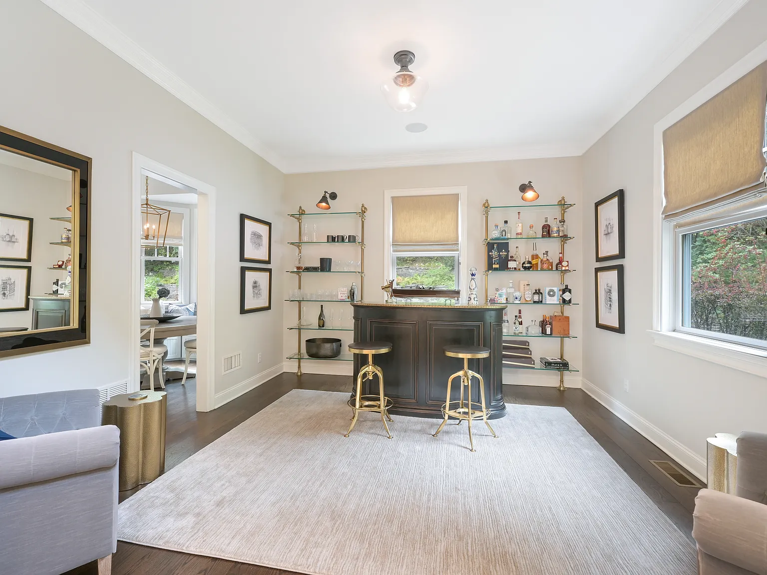 East Hampton Traditional With Great Style And Amenities — Photo 3