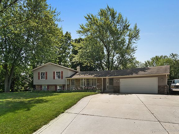 2nd image of 26W561 Parkway Dr