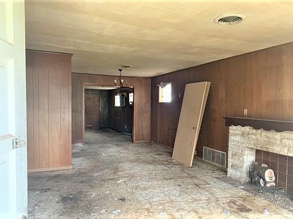 2nd image of 1364 N Ross Dr