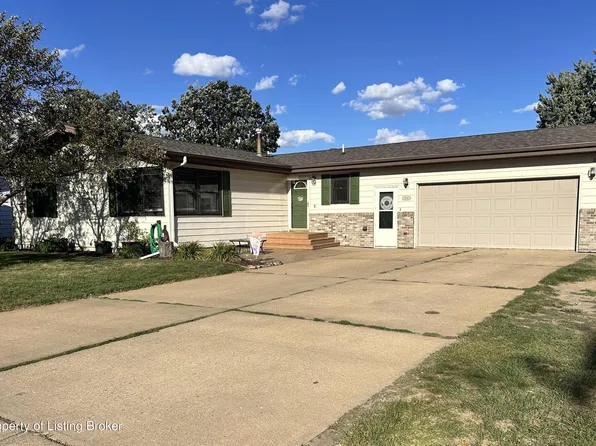 906 13th Ave W, Dickinson, ND 58601