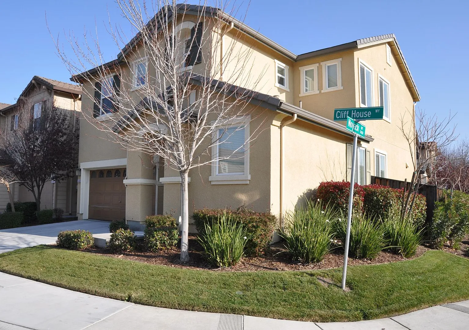 Beautiful North Natomas 3 bed 2 bath plus large LOFT! — Photo 2