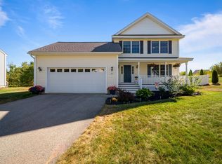 285 University Cir, Hooksett, NH 03106