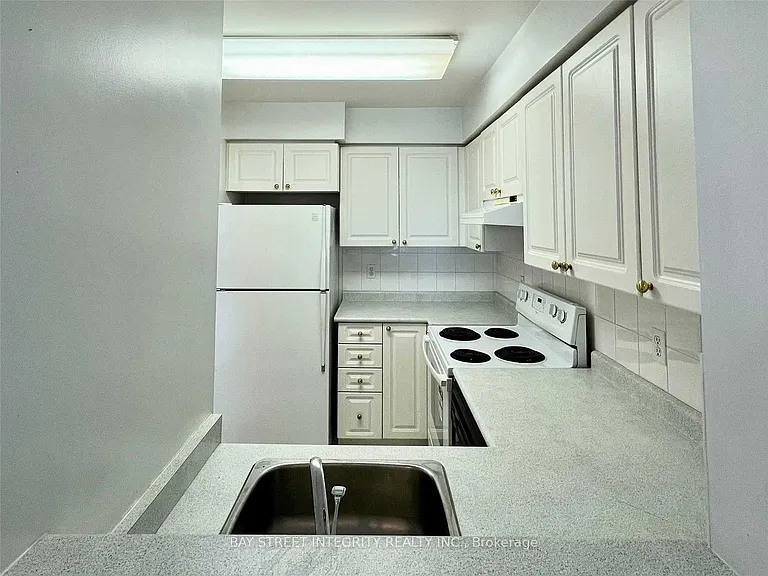 8 Pemberton Ave #709 — Photo 10