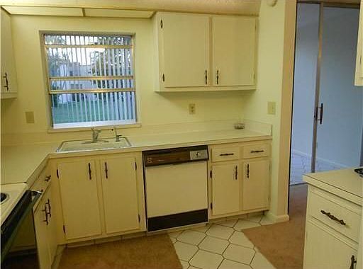 3rd image of 17 Willowbrook Ln APT 101