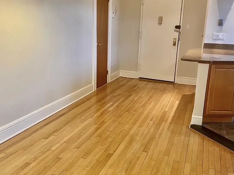 553 Undercliff Ave #12A — Photo 7