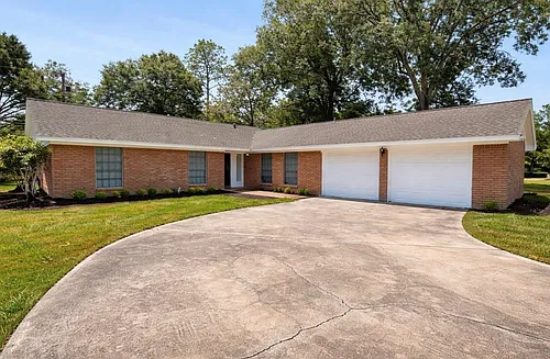 205 E Crestmont Dr Photo 1