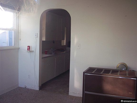 4th image of 2318 1/2 W B St