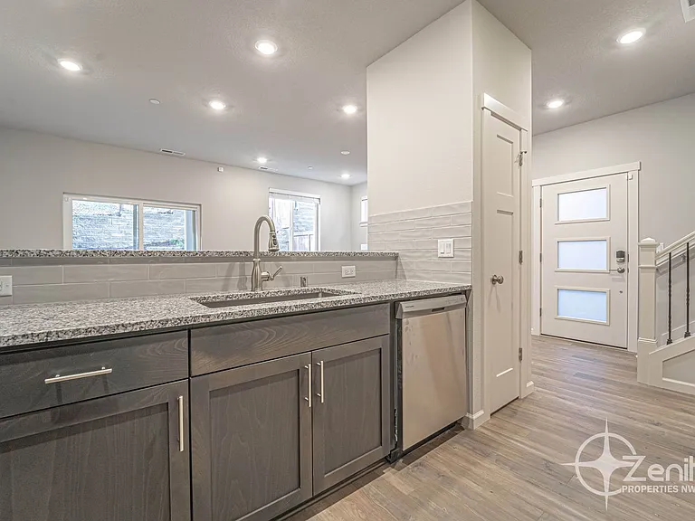 4261 S Cloverhill Way — Photo 8
