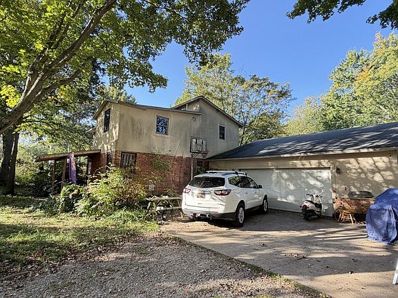 4th image of 360 N Maple St