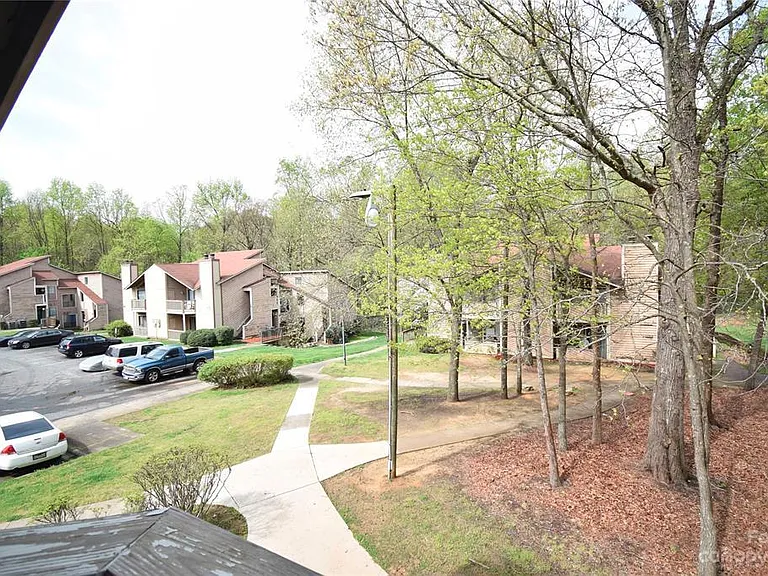 4425 Sharon Chase Dr — Photo 7