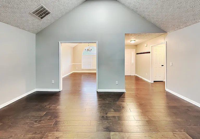985 Crystal Water Dr — Photo 3