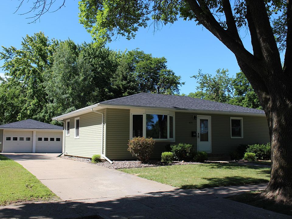 1st image of 621 W Southview Dr