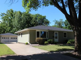 621 W Southview Dr, Marshall, MN 56258